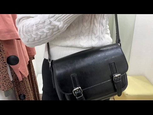❤️ Masturbasyon piblik nan jenn femèl FeralBerry ak yon gode nan sal la Fitting ️ Videyo pònografi nan pònografi ht.centr-klassiki.ru ❤